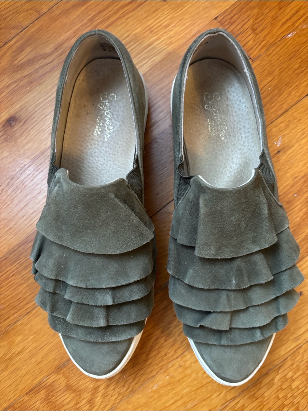 Seychelles Women’s Olive Green Ruffle Slip-On Sneakers, Size 8.5 - Picture 2 of 5